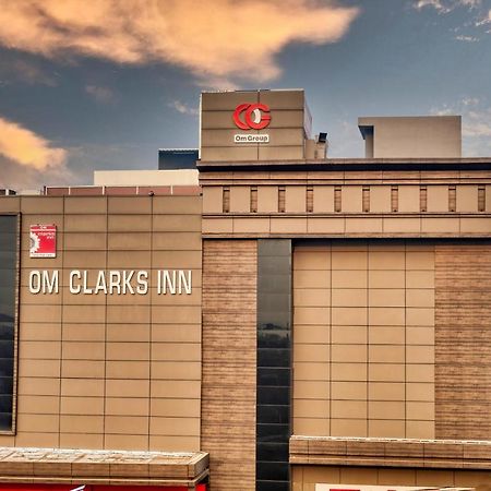 Om Clarks Inn Raebareli Dış mekan fotoğraf