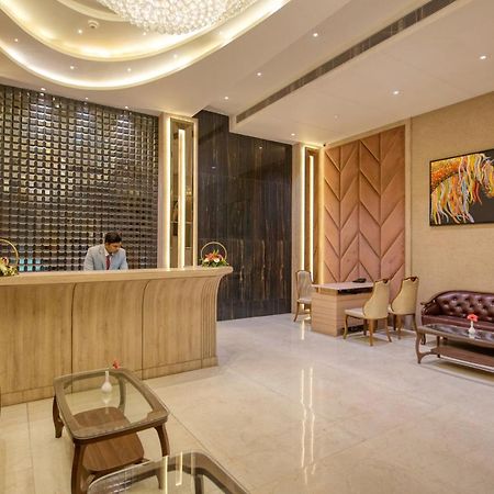 Om Clarks Inn Raebareli Dış mekan fotoğraf