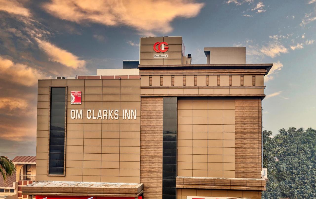 Om Clarks Inn Raebareli Dış mekan fotoğraf
