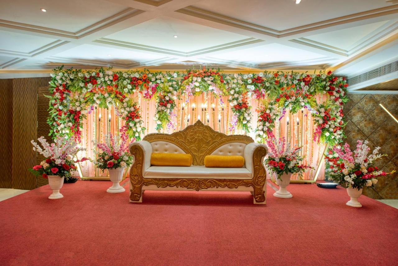 Om Clarks Inn Raebareli Dış mekan fotoğraf