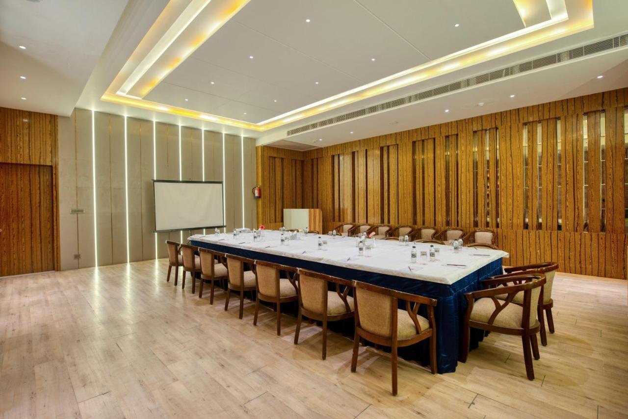 Om Clarks Inn Raebareli Dış mekan fotoğraf