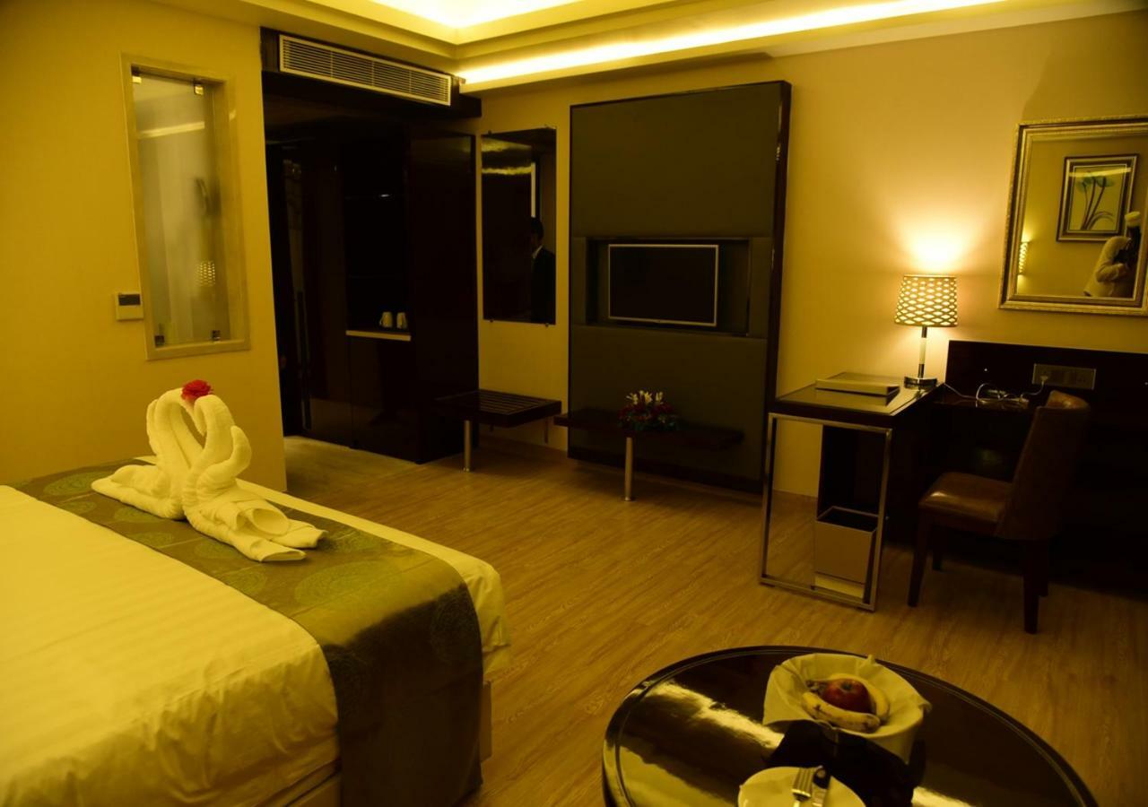 Om Clarks Inn Raebareli Dış mekan fotoğraf