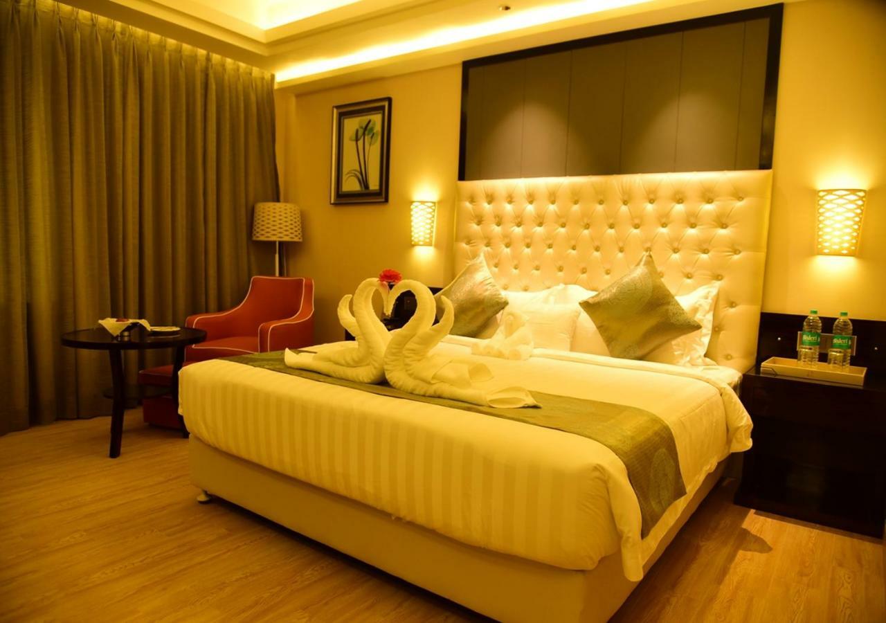 Om Clarks Inn Raebareli Dış mekan fotoğraf