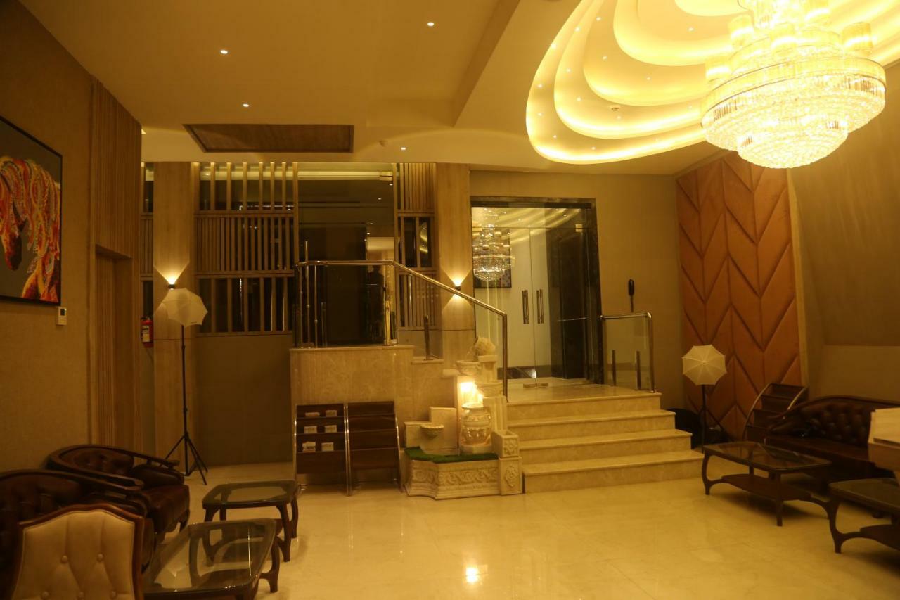 Om Clarks Inn Raebareli Dış mekan fotoğraf