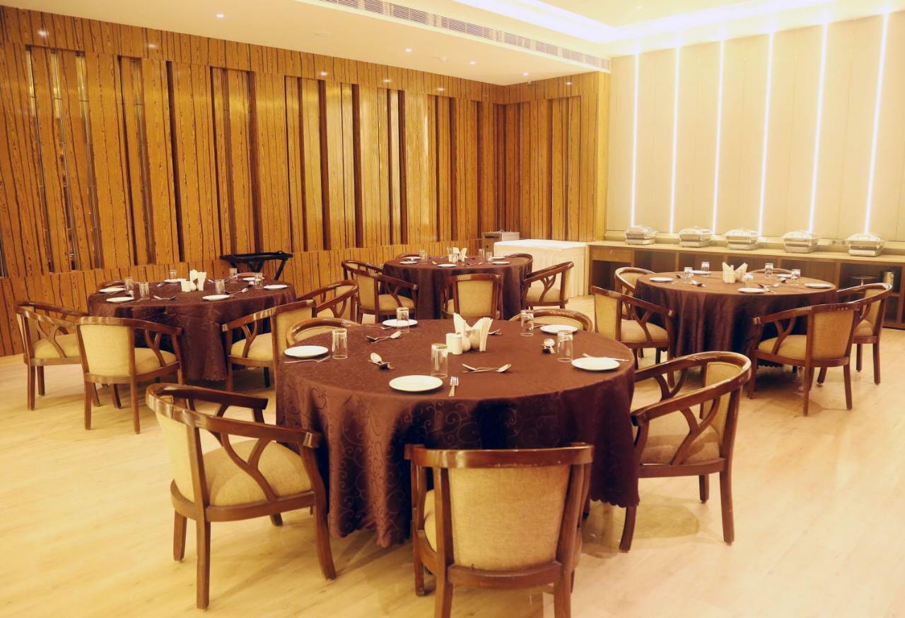 Om Clarks Inn Raebareli Dış mekan fotoğraf
