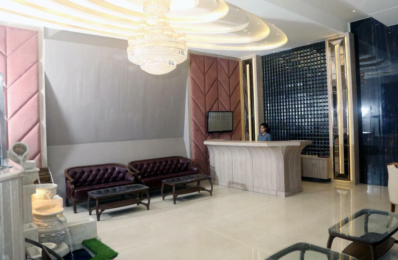 Om Clarks Inn Raebareli Dış mekan fotoğraf