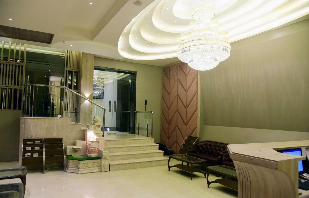 Om Clarks Inn Raebareli Dış mekan fotoğraf