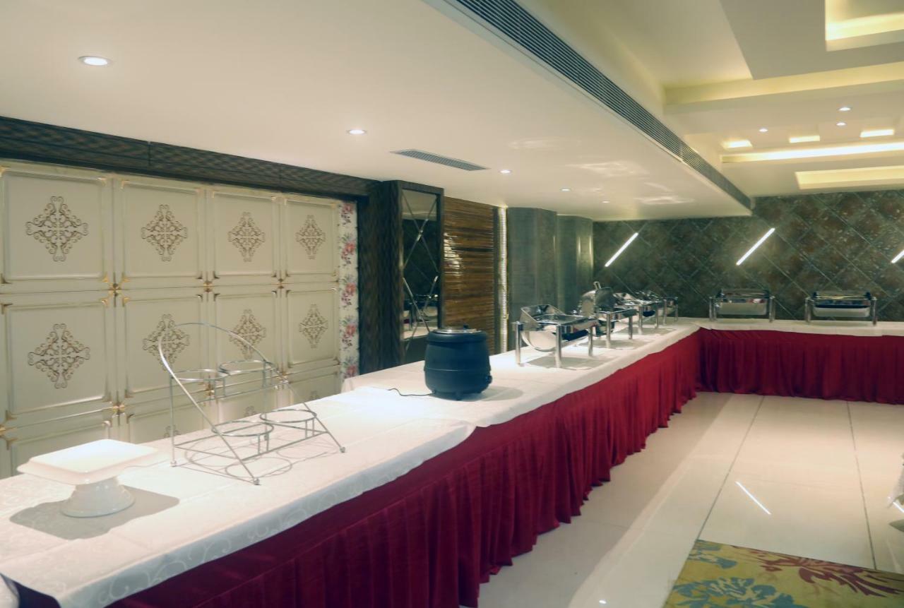 Om Clarks Inn Raebareli Dış mekan fotoğraf