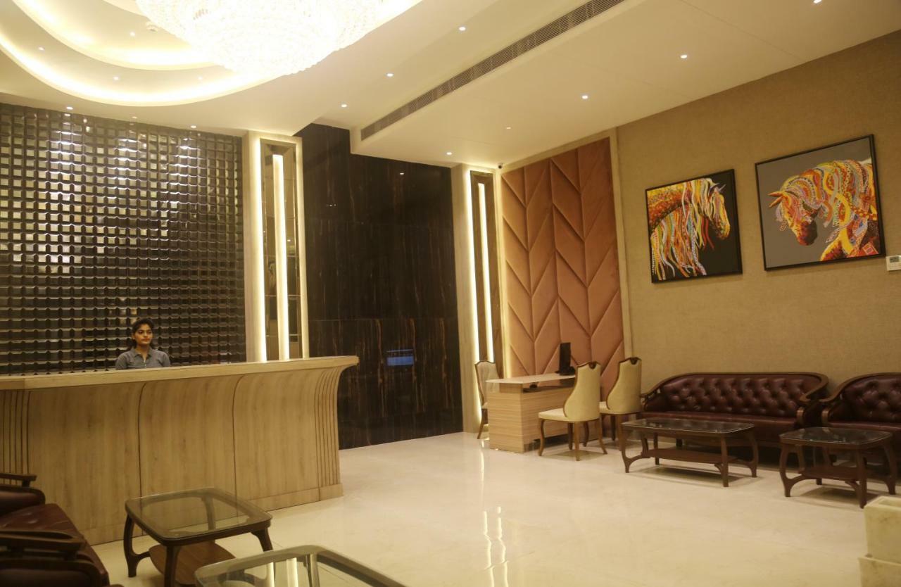 Om Clarks Inn Raebareli Dış mekan fotoğraf