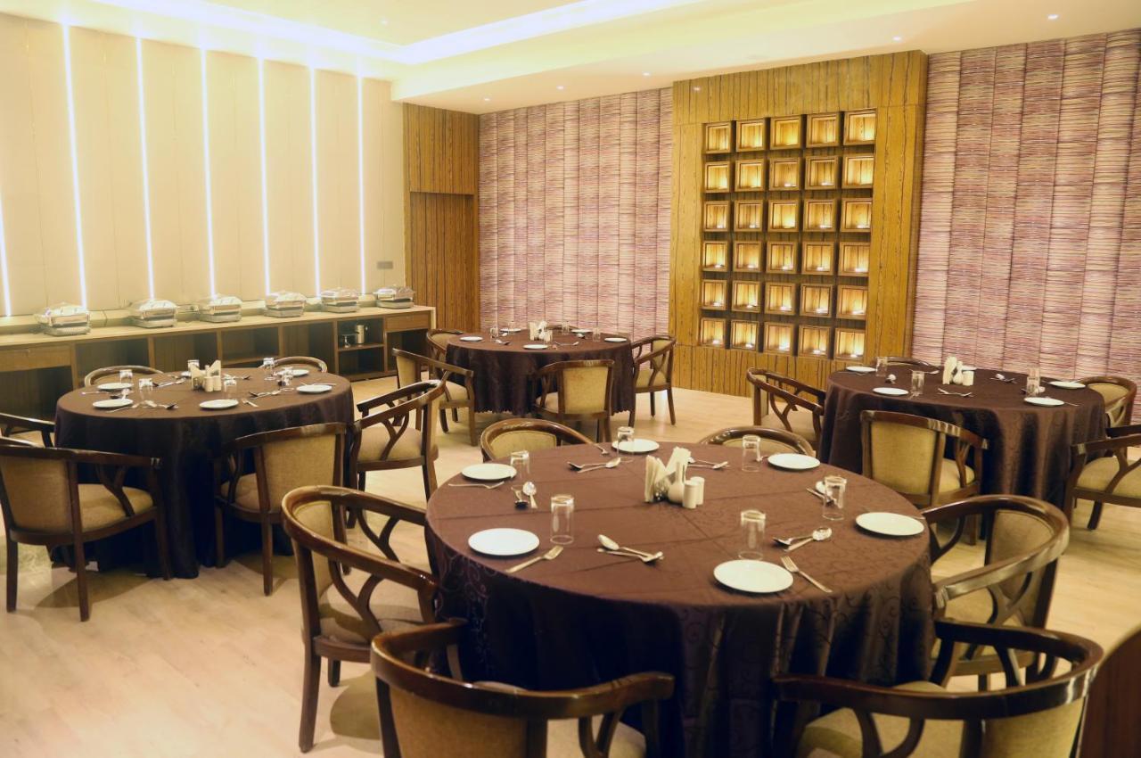 Om Clarks Inn Raebareli Dış mekan fotoğraf